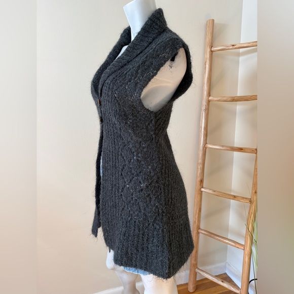 Eddie Bauer Women's Medium Dark Gray Mohair Hand Knit Sleeveless Cardigan - Picture 5 of 8